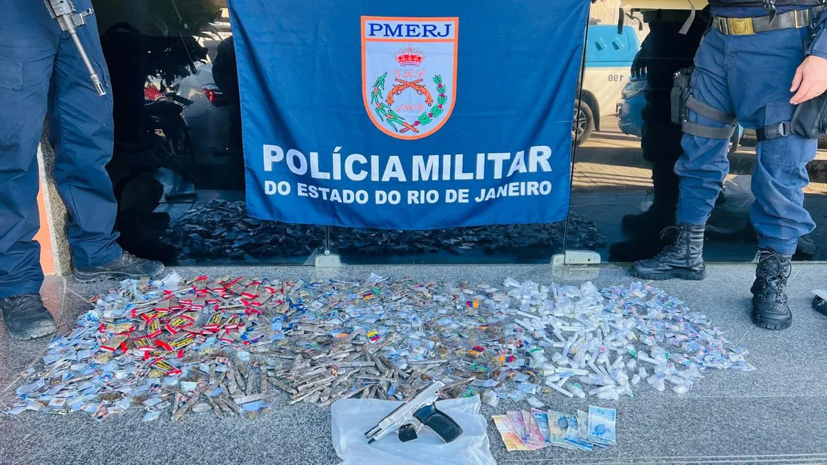 Drogas apreendidas com os suspeitos