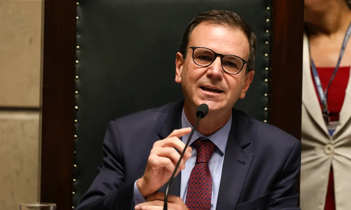 Caso confirme a decisão, a renúncia deve ocorrer em março