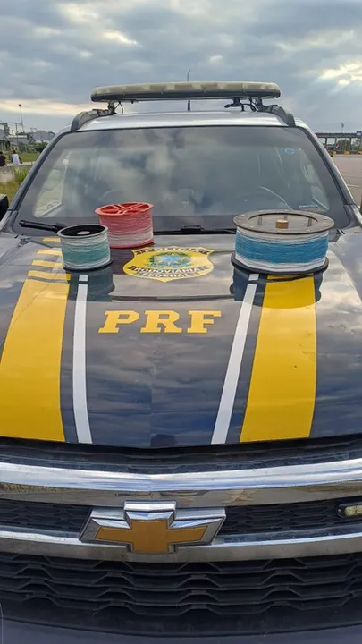 O material foi apreendido, e o indivíduo assinou um Termo de Compromisso para comparecimento em juízo