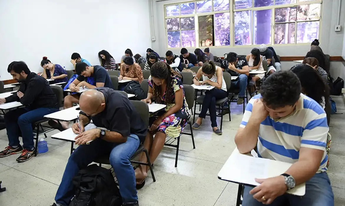 A participação no exame nacional é voluntária e gratuita