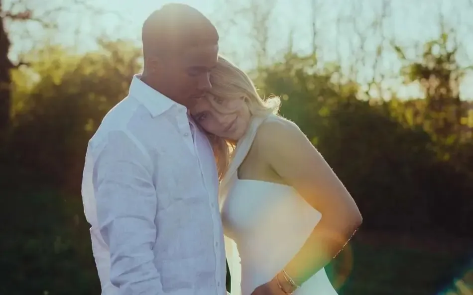 O casal anunciou a gravidez através de um vídeo publicado nas redes sociais