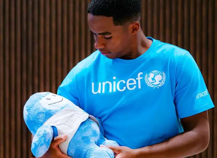 O jogador de Futebol Endrick é nomeado embaixador do UNICEF no Brasil