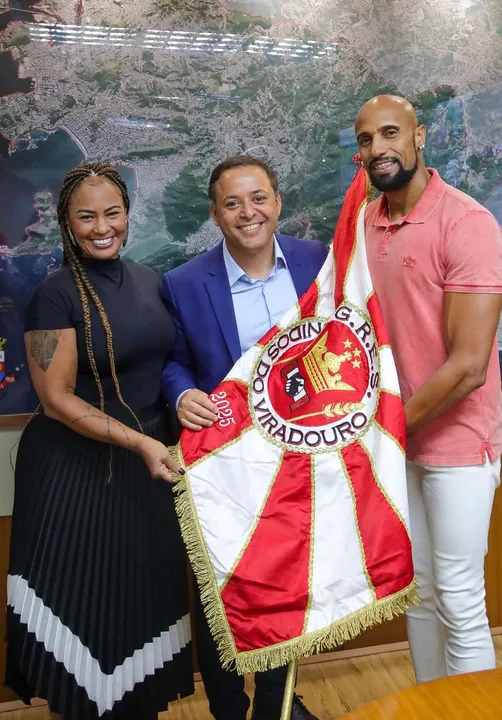 O prefeito Rodrigo Neves recebeu, integrantes e dirigentes da agremiação