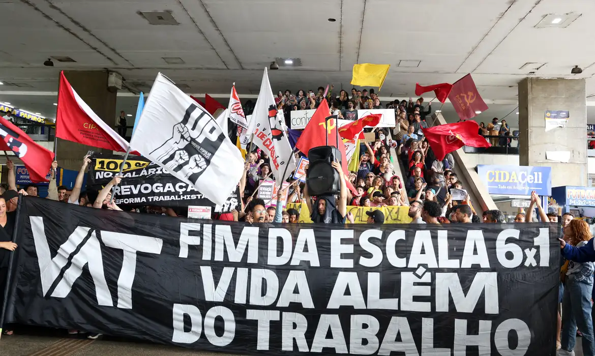 Foi apresentado pelo senador Rogério Marinho (PL-RN) uma emenda que propõe a flexibilização da jornada