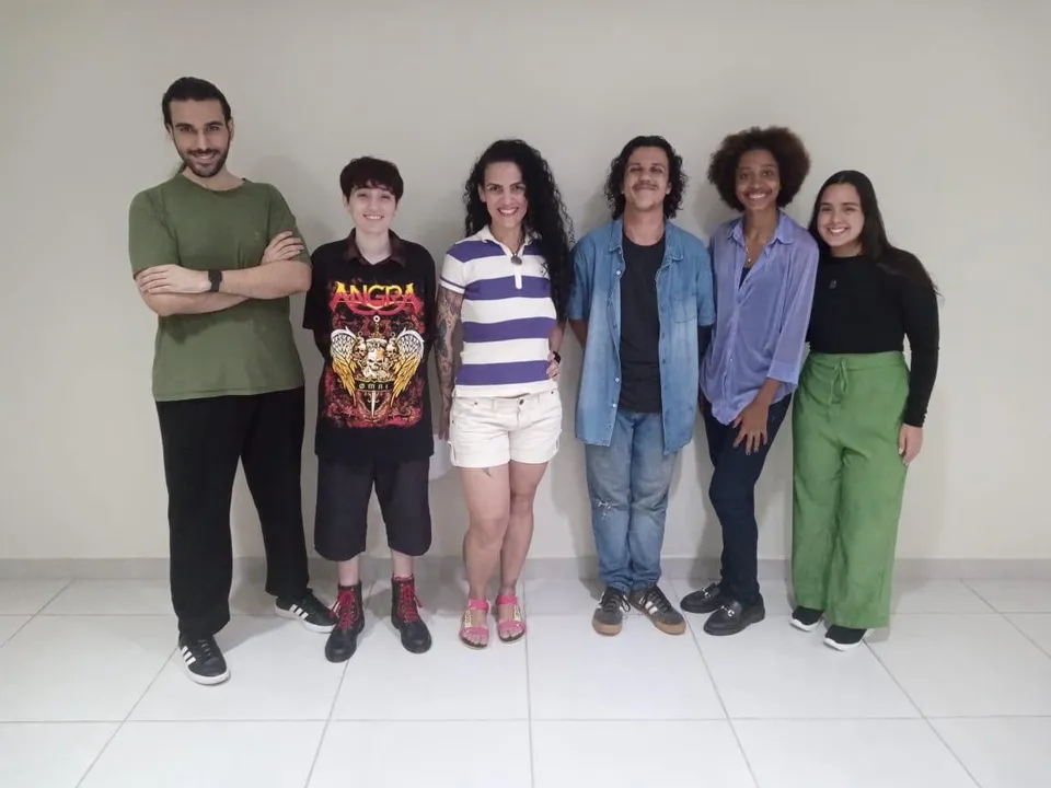Thiago Menendes, intérprete do número 5; Isa Raposo, o número 0; Luana Diniz, mãe Lua; Lucas Almeida, o número 7; Ana Leão, 8; e Poliany Trindade, 2