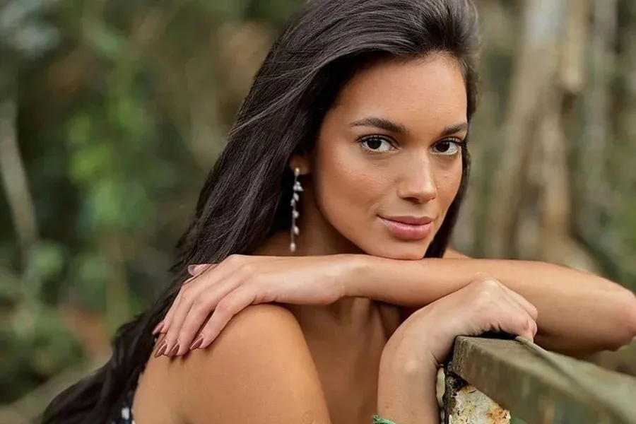 Alane Dias foi atropelada enquanto retornava pra casa mas não teve ferimentos graves