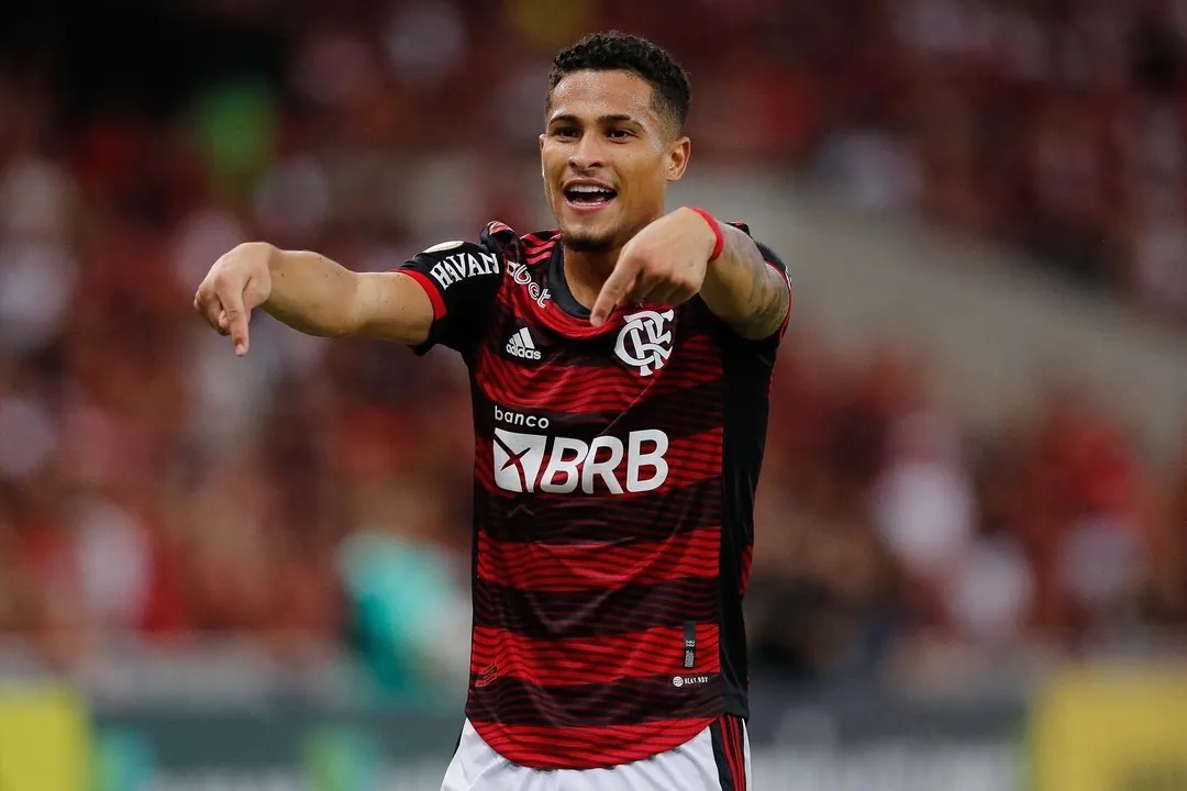 Ex-Flamengo, João Gomes é anunciado pelo Aston Villa