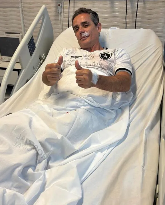 Ele foi mordido ao tentar salvar um cachorro que se afogava