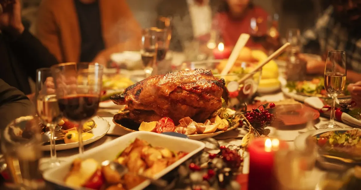 Ficar sem comer para ‘compensar’ à noite, alerta a nutricionista, só piora o cenário