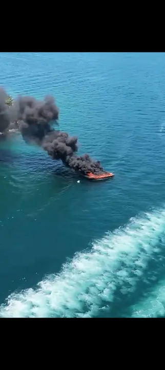Lancha explode em Angra dos Reis