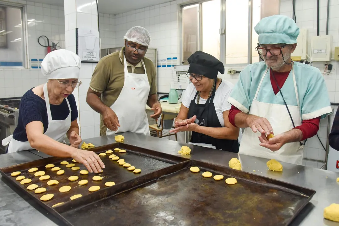 As vagas são destinadas a pessoas a partir de 14 anos, com níveis de escolaridade que variam de acordo com o curso escolhido, tendo duração de 20 semanas