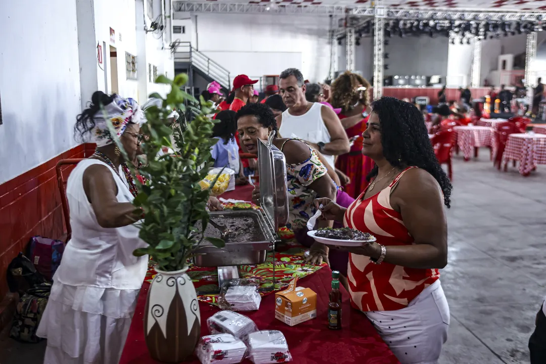 O Porto da Pedra realiza mais uma edição da tradicional feijoada no próximo sábado (15)