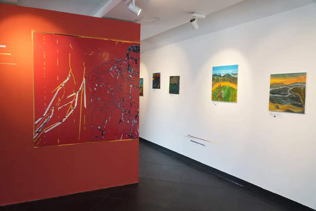 As pinturas retratam tanto localidades reconhecíveis quanto cenários reinventados do Rio de Janeiro e de outras regiões