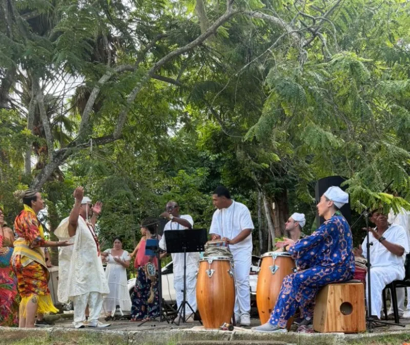 O festival reúne grandes lideranças espirituais, sacerdotes, artistas e pensadores