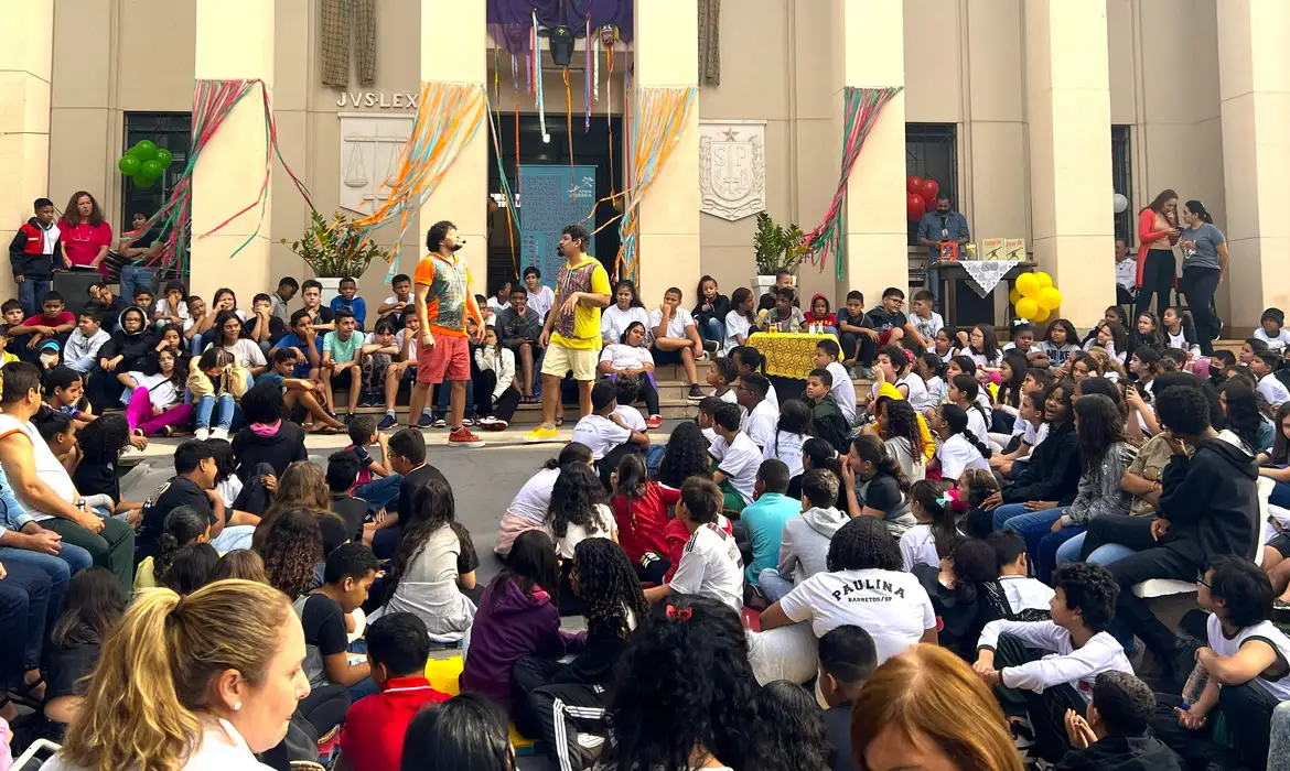 O evento reúne literatura, gastronomia, música, teatro e manifestações artísticas, em uma programação gratuita e aberta ao público