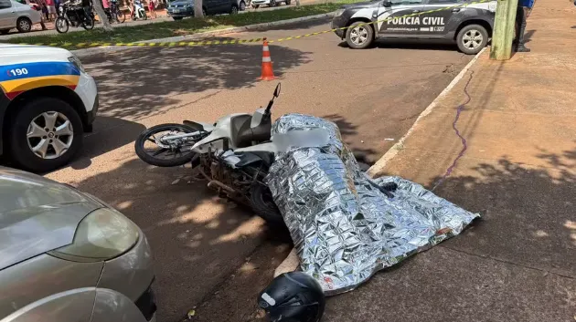 Rafael estava em frente à unidade de saúde quando, segundo a polícia, foi surpreendido pelo suspeito, que teria feito vários disparos pelas costas