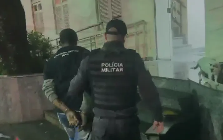 Os agentes encontraram cerca de 5 a 8 quilos de cobre, material retirado de equipamentos de ar-condicionado