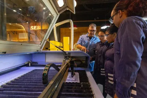 Para participar, os candidatos devem preencher os pré-requisitos específicos dos cursos desejados