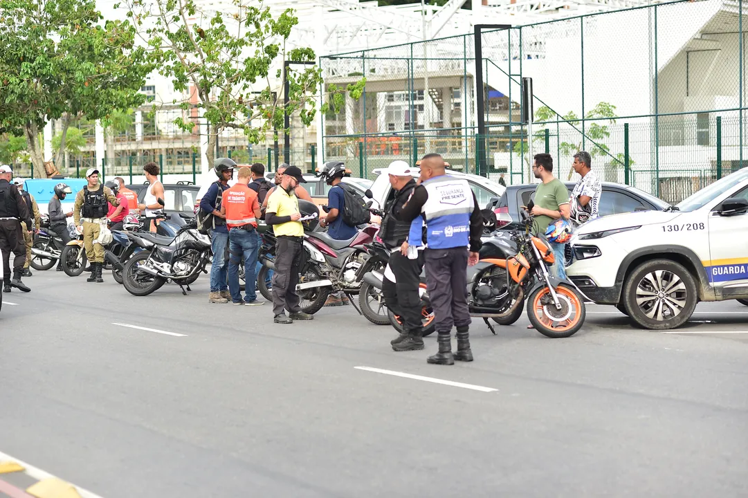 Além da poluição sonora, os agentes também fiscalizam outras irregularidades, como falta de Carteira Nacional de Habilitação (CNH)