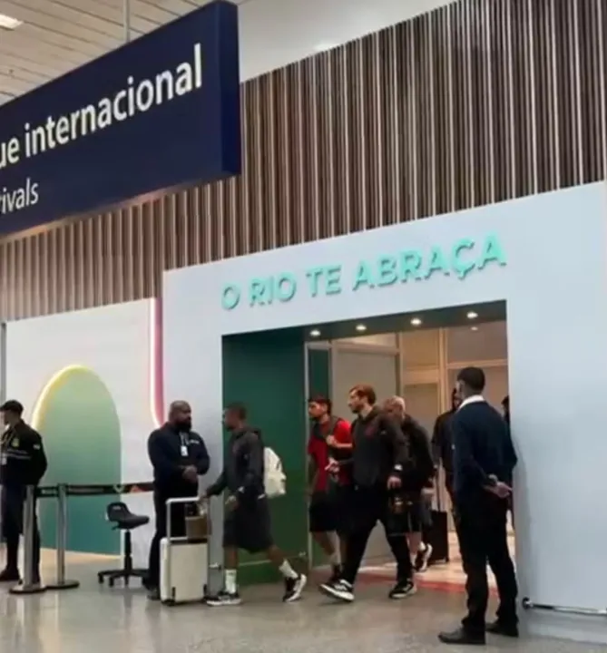 Flamengo desembarca no Rio após classificação para final da Libertadores