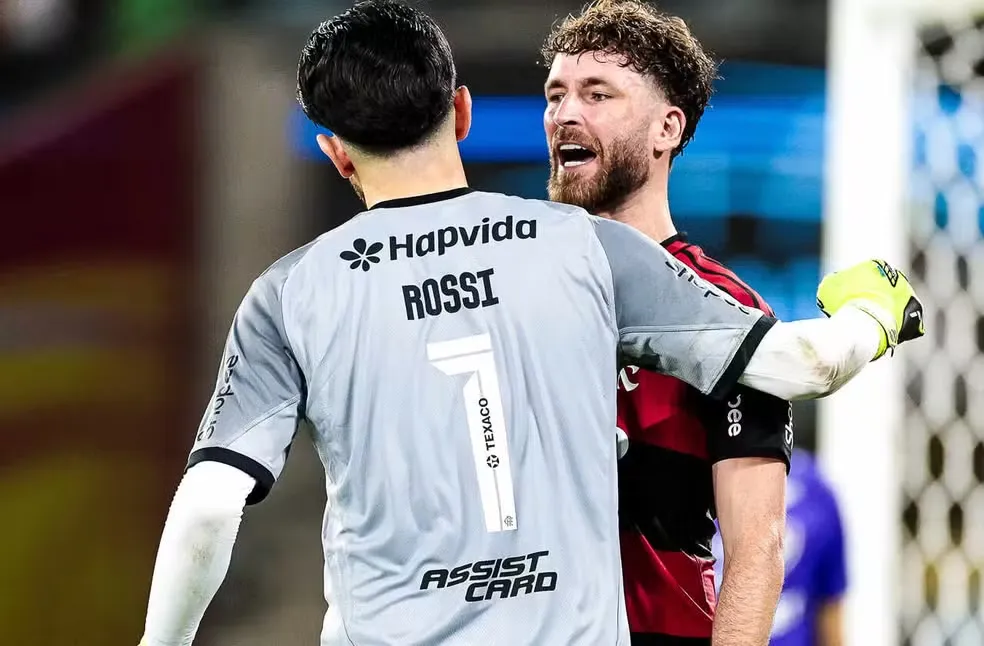 Léo Pereira retorna ao sistema defensivo do Fla diante do Santos, no domingo (05)