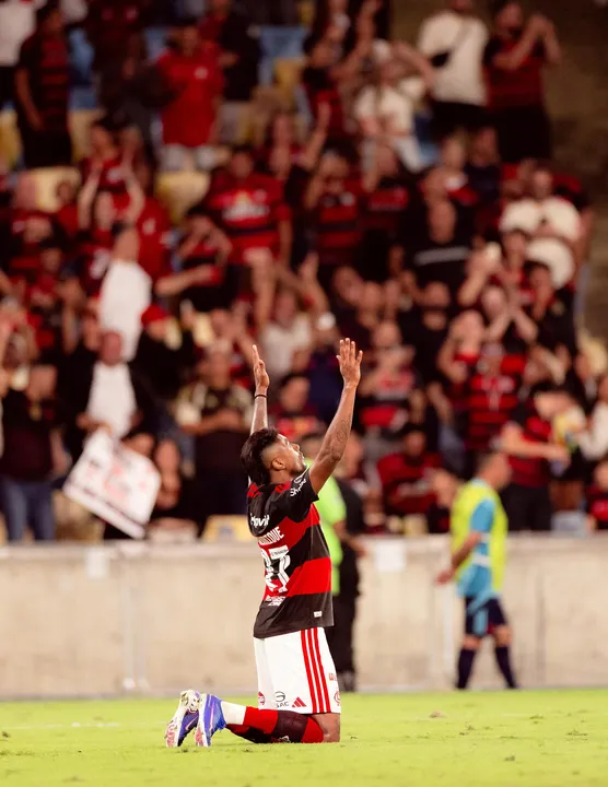 Bruno Henrique marcou dois gols e acabou como destaque da partida
