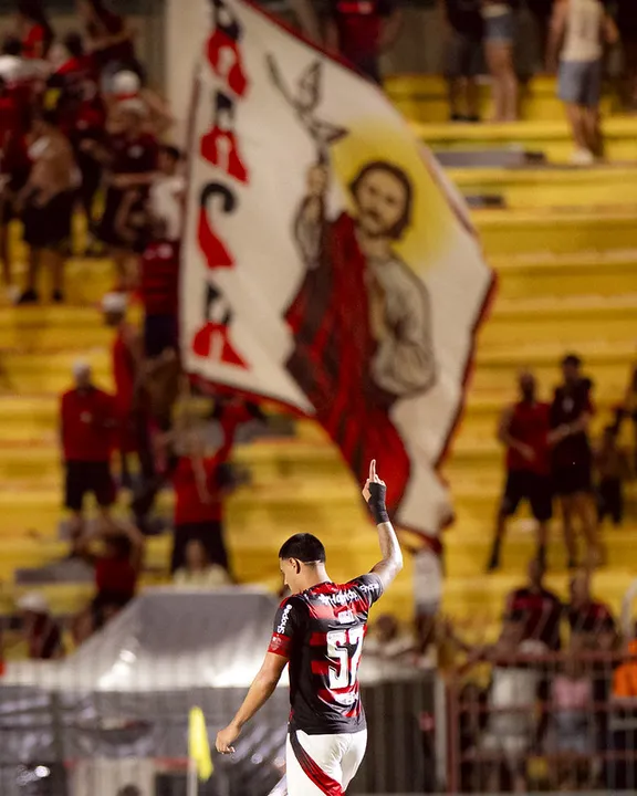 Iago brilhou e empatou a partida para o Flamengo nos acréscimos