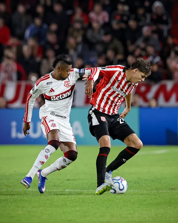 Flamengo e Estudiantes empataram em jogo equilibrado na Argentina