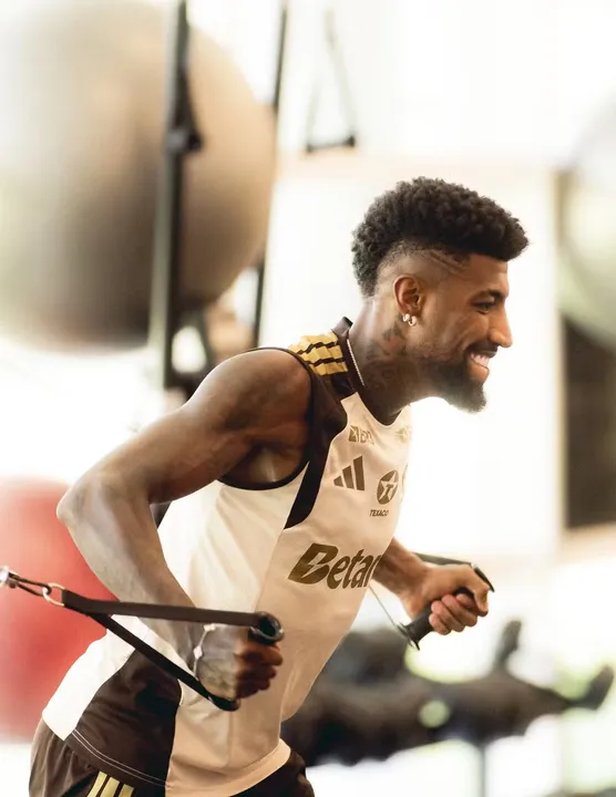 Emerson Royal deve seguir como titular do Fla para clássico contra o Botafogo, no domingo (15)