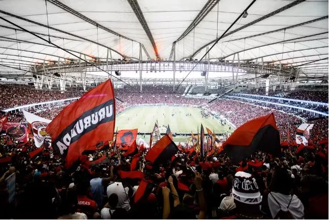 Flamengo começa a decidir uma vaga na decisão da Libertadores contra o Racing, no Maracanã