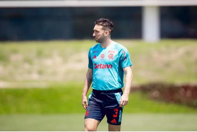 Léo Ortiz embarca com o Flamengo para jogo contra o Racing