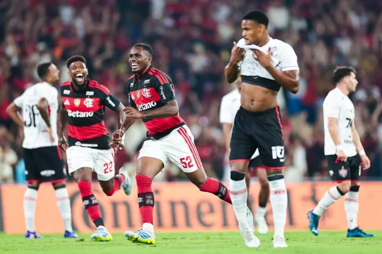 Flamengo vence e larga em vantagem para o jogo da volta