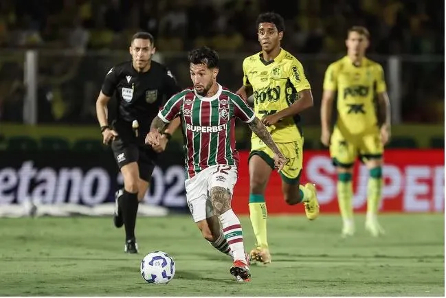 Lucho Acosta deve enfrentar o Vasco, no clássico da próxima segunda-feira (20)