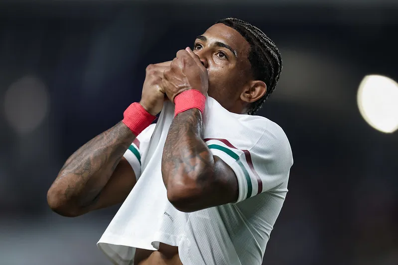 John Kennedy marcou o gol que abriu o caminho da vitória tricolor