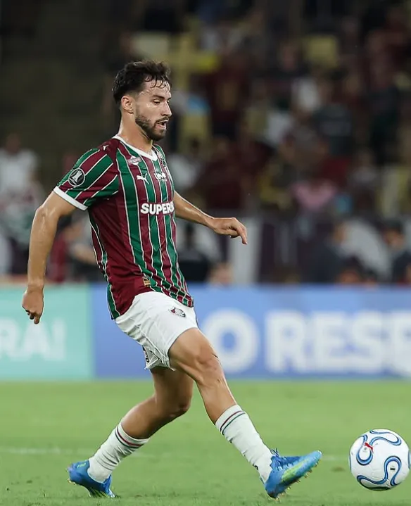 O volante veio da base do Fluminense e teve a sua estreia no futebol profissional na temporada de 2020