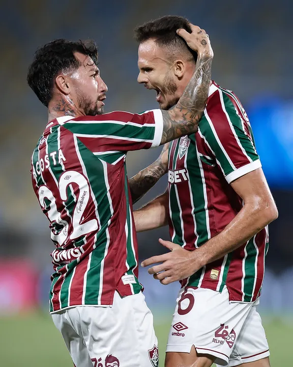 Renê marcou de falta o gol da vitória tricolor