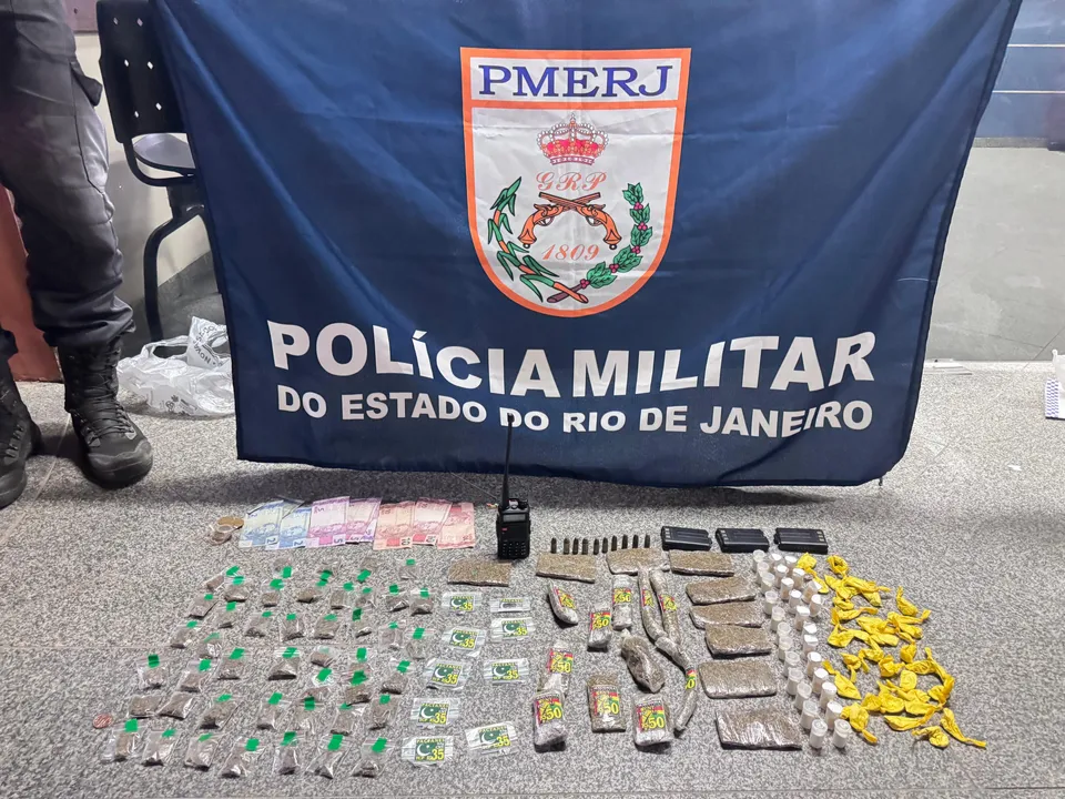 O suspeito e todo o material apreendido foram encaminhados para a 82ª DP ( Maricá)