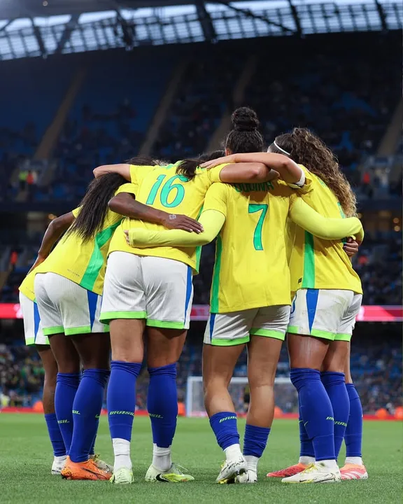 Brasil vence a Inglaterra em Manchester, por 2x1