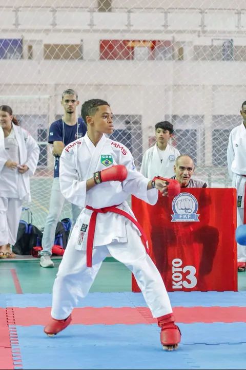 O atleta é morador do Complexo do Salgueiro, pratica karatê na região desde os seus 6 anos e tornou-se federado com apenas 8
