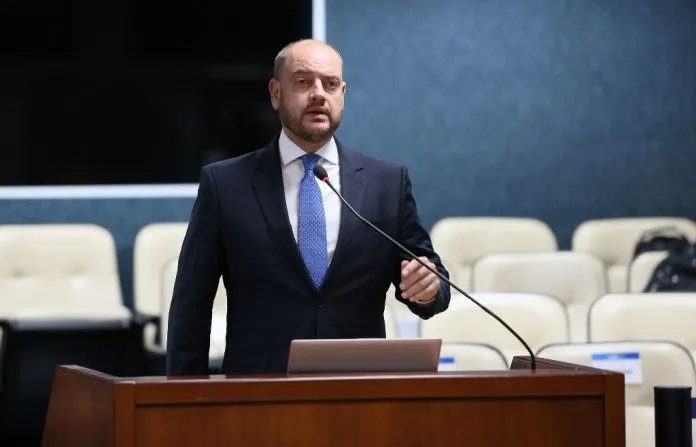 Governador em exercício do Estado do Rio, Ricardo Couto, assinou decreto