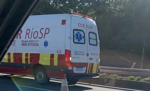 Equipes de resgate ainda estão no local prestando atendimento às vítimas e realizando trabalho de controle do trânsito