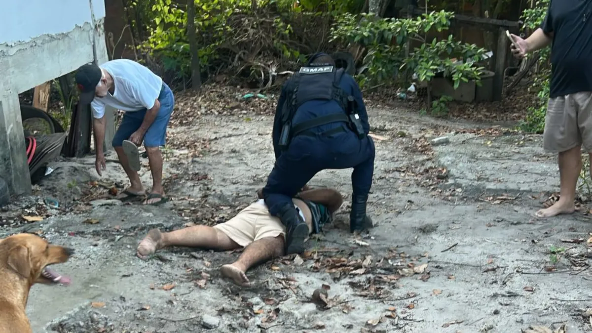 O acusado foi preso no local do crime