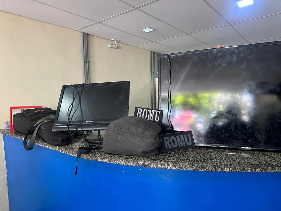 Os dois homens foram presos e levados, inicialmente, para a 74ª DP (Alcântara), sendo encaminhados posteriormente para a 73ª DP (Neves), onde permanecem presos