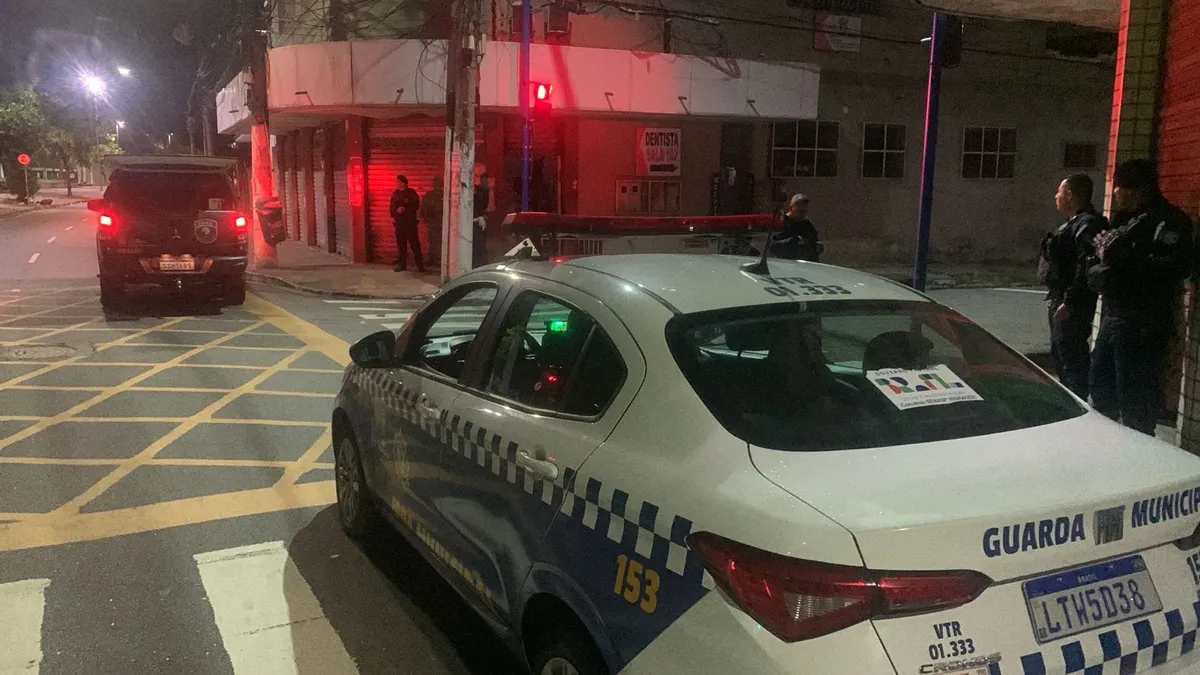 Guarda Municipal da Prefeitura de São Gonçalo localizaram dois homens acusados de furtar uma padaria