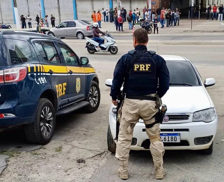 O condutor foi detido por suspeita de receptação