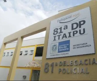 De acordo com a ocorrência, as banhistas registraram imagens que mostram o homem manipulando a genitália de forma frequente e compulsiva por cima do calção de banho