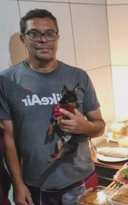 A vítima, identificada como Gilvandro Pereira Pedro, foi atacada enquanto almoçava
