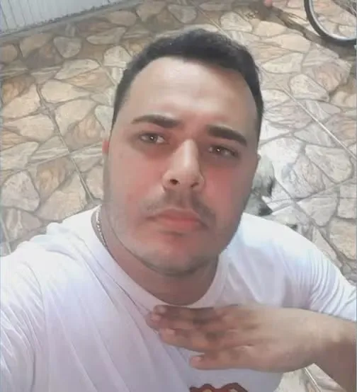 A vítima foi identificada como Davidson Vasconcellos Matteo Silva, de 37 anos