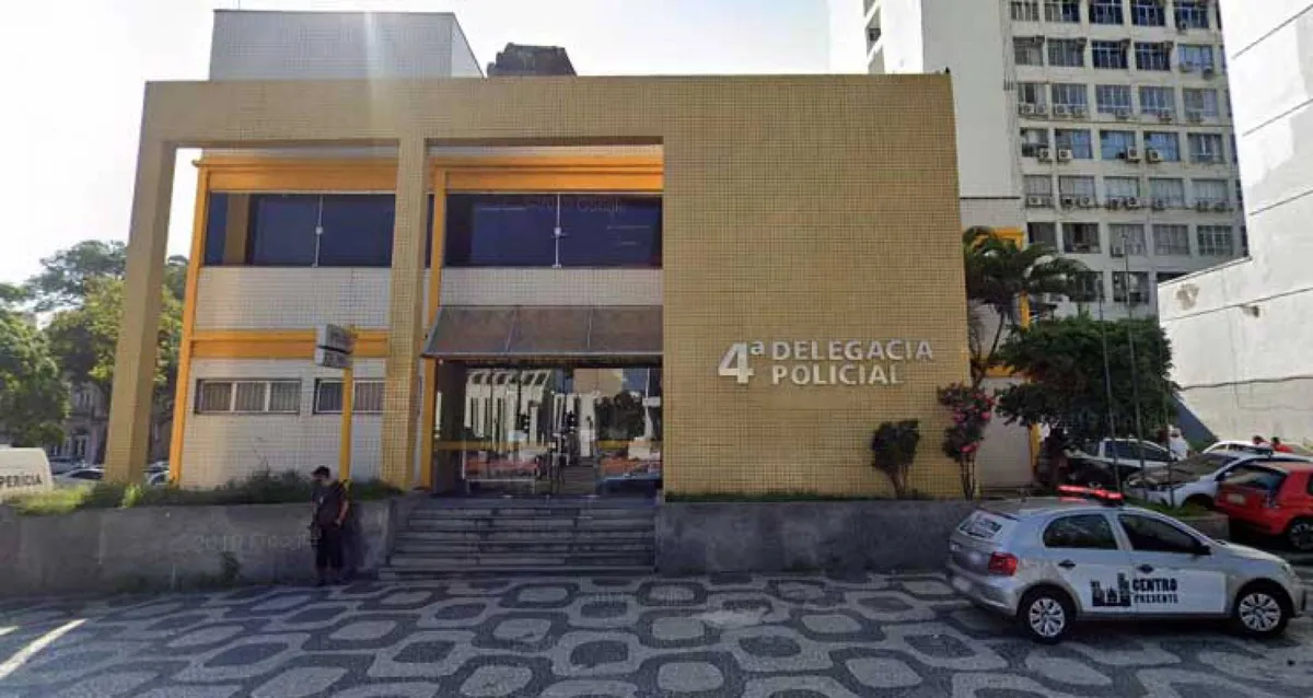 O caso foi registrado na 4° DP (Centro), onde o homem permaneceu preso à disposição da Justiça