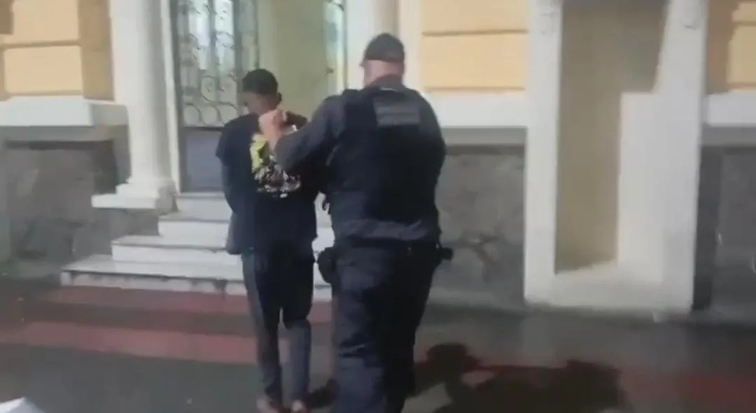 O jovem permaneceu detido à disposição da Justiça